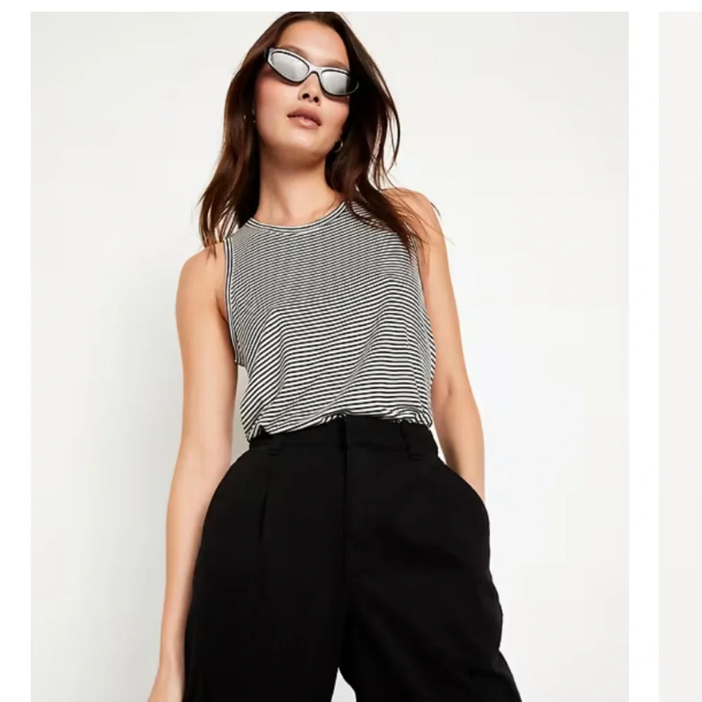 NWT Old Navy Women’s Luxe Black and White Stripes Sleeveless Tank Top - Size SP - Picture 3 of 9